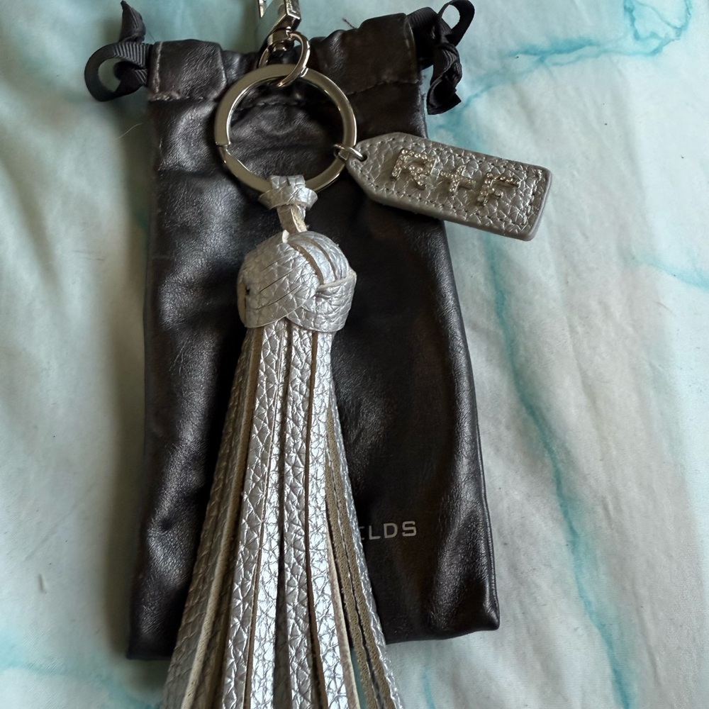 Rodan + Fields Silver Key & Card Holder Accessory